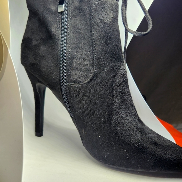 BLK SUEDE ANKLE BOOTS - Picture 3 of 6